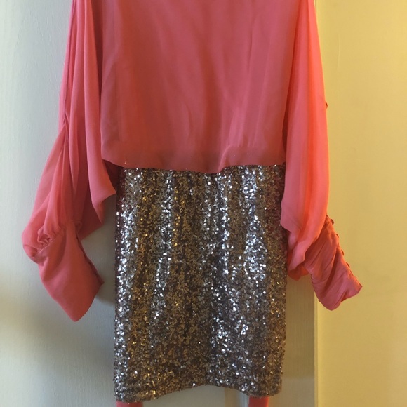 Cute dress with some pizzazz - Picture 2 of 8